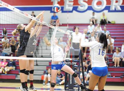 Thumbnail 2 in Dana Hills vs. San Clemente (OC Varsity Classic) photogallery.