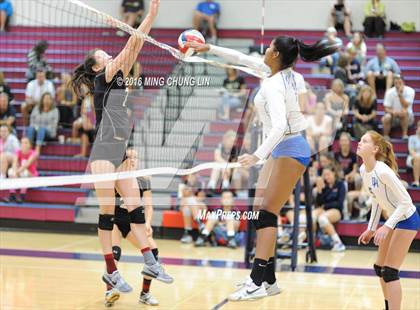 Thumbnail 2 in Dana Hills vs. San Clemente (OC Varsity Classic) photogallery.