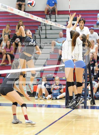 Thumbnail 1 in Dana Hills vs. San Clemente (OC Varsity Classic) photogallery.