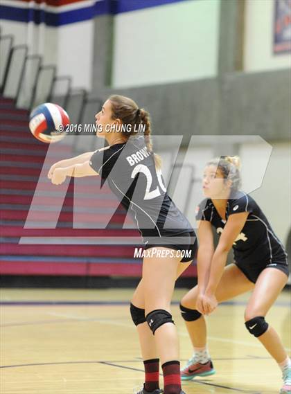 Thumbnail 2 in Dana Hills vs. San Clemente (OC Varsity Classic) photogallery.