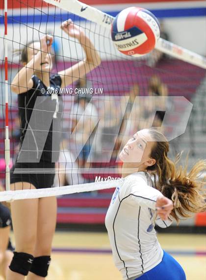 Thumbnail 1 in Dana Hills vs. San Clemente (OC Varsity Classic) photogallery.