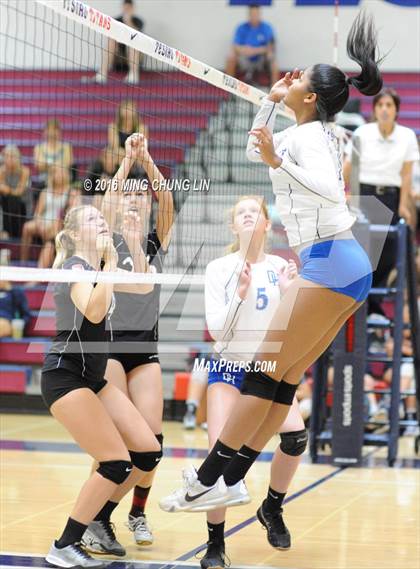 Thumbnail 1 in Dana Hills vs. San Clemente (OC Varsity Classic) photogallery.