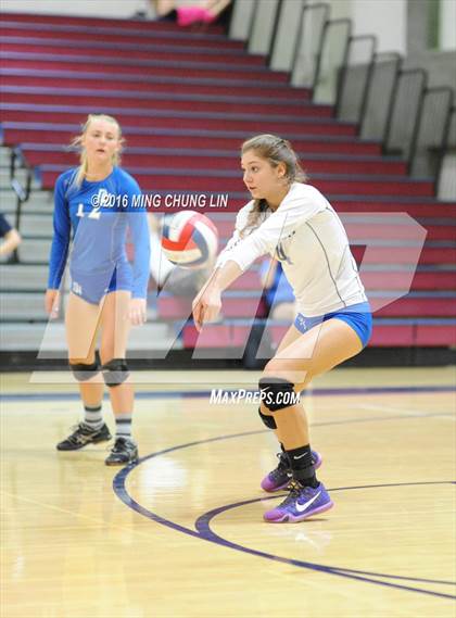Thumbnail 2 in Dana Hills vs. San Clemente (OC Varsity Classic) photogallery.