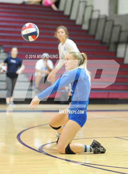 Thumbnail 1 in Dana Hills vs. San Clemente (OC Varsity Classic) photogallery.