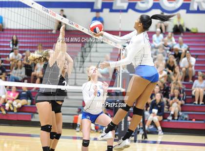 Thumbnail 1 in Dana Hills vs. San Clemente (OC Varsity Classic) photogallery.