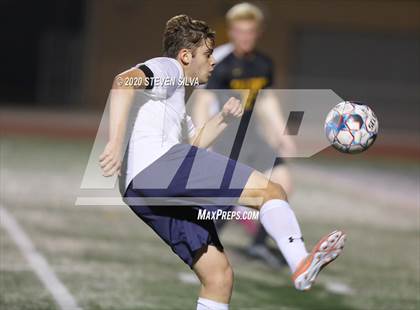Thumbnail 3 in Del Norte vs. Torrey Pines (CIF SDS Open Division Final) photogallery.