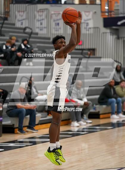 Thumbnail 2 in Hammond vs. Fort Wayne North Side (Sneakers for Santa Shootout) photogallery.