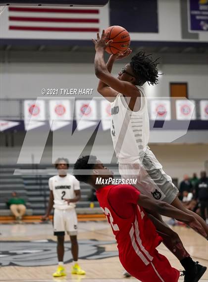 Thumbnail 3 in Hammond vs. Fort Wayne North Side (Sneakers for Santa Shootout) photogallery.