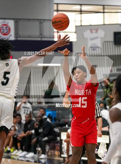 Thumbnail 2 in Hammond vs. Fort Wayne North Side (Sneakers for Santa Shootout) photogallery.