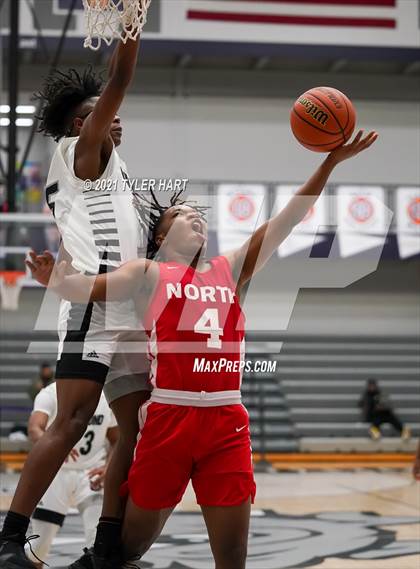 Thumbnail 2 in Hammond vs. Fort Wayne North Side (Sneakers for Santa Shootout) photogallery.