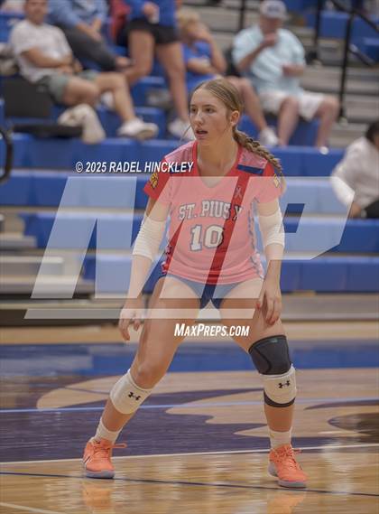 Thumbnail 1 in Fort Osage vs. St. Pius X (Grain Valley Invitational) photogallery.