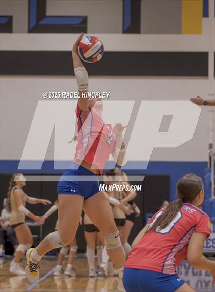 Thumbnail 3 in Fort Osage vs. St. Pius X (Grain Valley Invitational) photogallery.