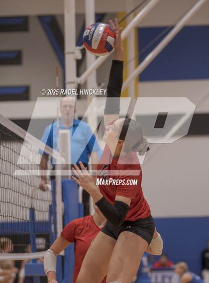 Thumbnail 3 in Fort Osage vs. St. Pius X (Grain Valley Invitational) photogallery.