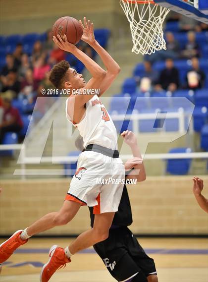 Thumbnail 3 in Warren vs Brandeis photogallery.