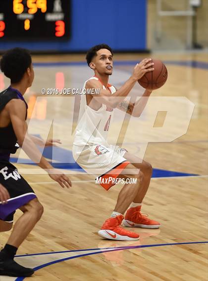 Thumbnail 1 in Warren vs Brandeis photogallery.