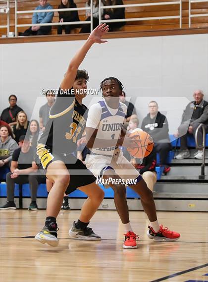 Thumbnail 2 in Union Catholic vs. St. John-Vianney photogallery.