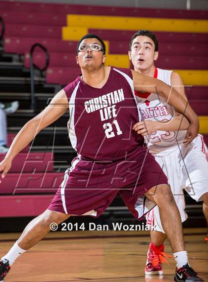 Thumbnail 2 in Christian Life Center vs. Grapevine Faith Christian (Fantasy of Lights) photogallery.