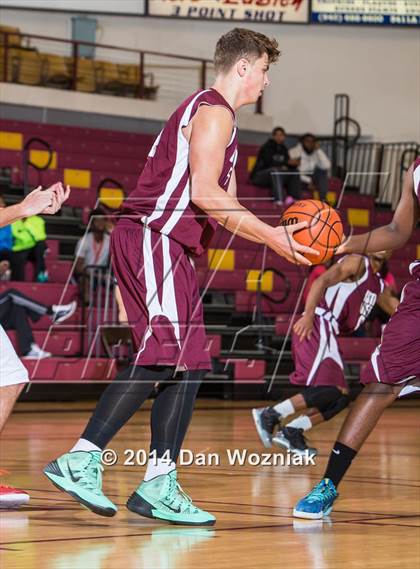 Thumbnail 2 in Christian Life Center vs. Grapevine Faith Christian (Fantasy of Lights) photogallery.