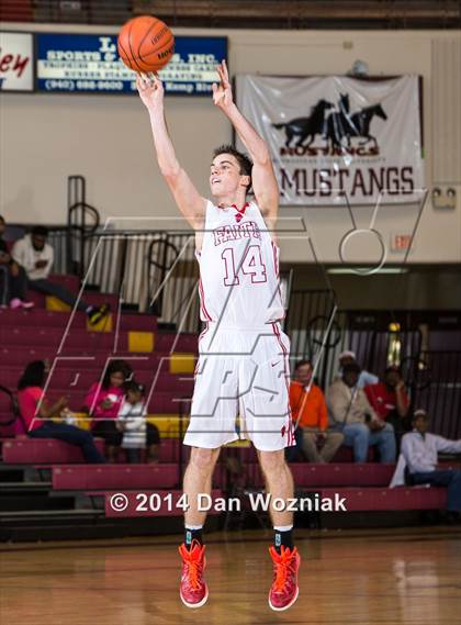 Thumbnail 1 in Christian Life Center vs. Grapevine Faith Christian (Fantasy of Lights) photogallery.