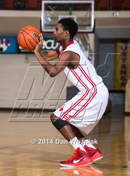 Thumbnail 1 in Christian Life Center vs. Grapevine Faith Christian (Fantasy of Lights) photogallery.