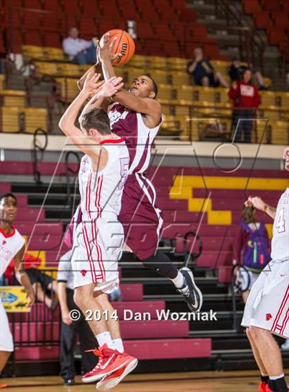 Thumbnail 2 in Christian Life Center vs. Grapevine Faith Christian (Fantasy of Lights) photogallery.