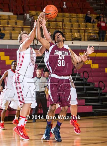 Thumbnail 2 in Christian Life Center vs. Grapevine Faith Christian (Fantasy of Lights) photogallery.
