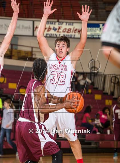 Thumbnail 1 in Christian Life Center vs. Grapevine Faith Christian (Fantasy of Lights) photogallery.