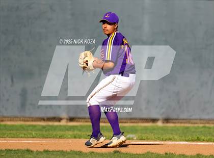 Thumbnail 2 in Paramount vs. Lynwood photogallery.