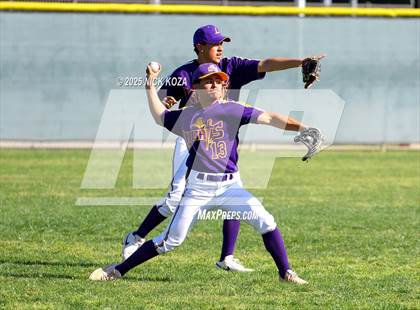 Thumbnail 3 in Paramount vs. Lynwood photogallery.