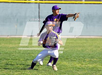 Thumbnail 1 in Paramount vs. Lynwood photogallery.