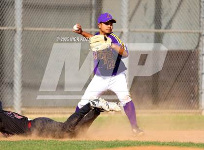 Thumbnail 2 in Paramount vs. Lynwood photogallery.