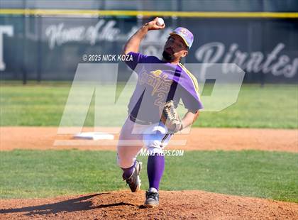 Thumbnail 1 in Paramount vs. Lynwood photogallery.