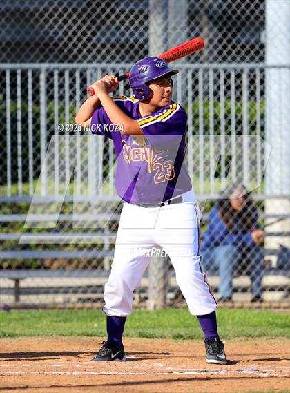Thumbnail 3 in Paramount vs. Lynwood photogallery.