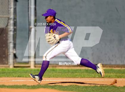 Thumbnail 1 in Paramount vs. Lynwood photogallery.