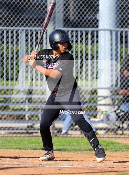 Thumbnail 3 in Paramount vs. Lynwood photogallery.