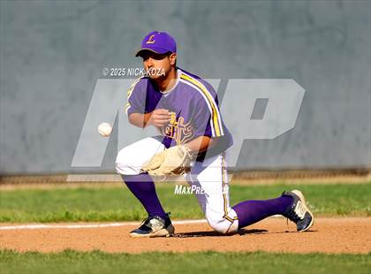 Thumbnail 2 in Paramount vs. Lynwood photogallery.