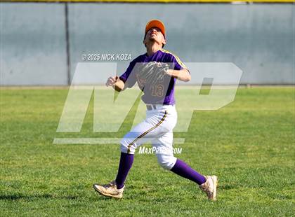Thumbnail 2 in Paramount vs. Lynwood photogallery.
