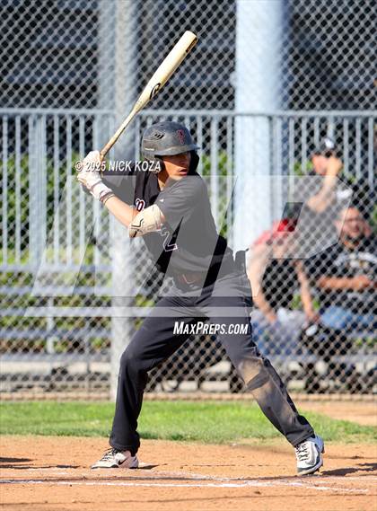 Thumbnail 2 in Paramount vs. Lynwood photogallery.