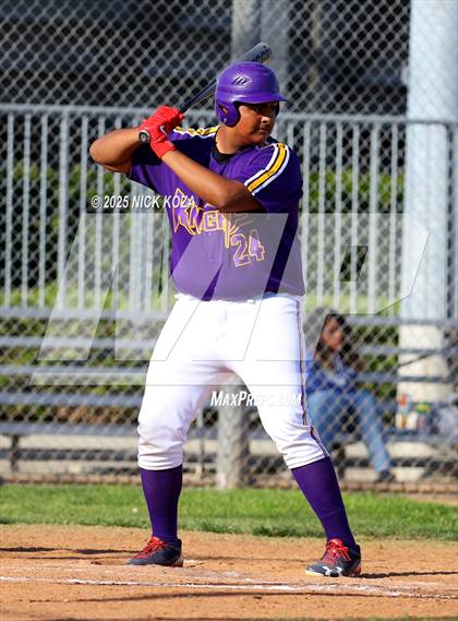 Thumbnail 2 in Paramount vs. Lynwood photogallery.