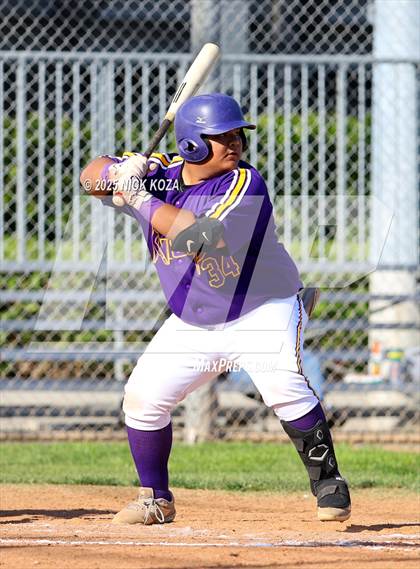 Thumbnail 2 in Paramount vs. Lynwood photogallery.