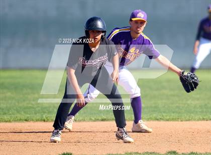 Thumbnail 2 in Paramount vs. Lynwood photogallery.