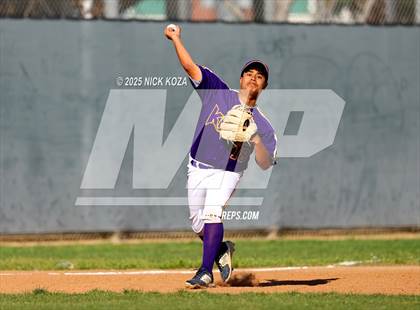 Thumbnail 2 in Paramount vs. Lynwood photogallery.
