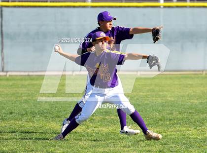 Thumbnail 2 in Paramount vs. Lynwood photogallery.