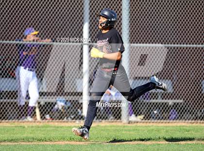 Thumbnail 1 in Paramount vs. Lynwood photogallery.