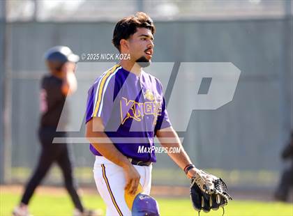 Thumbnail 2 in Paramount vs. Lynwood photogallery.