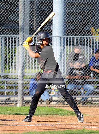 Thumbnail 3 in Paramount vs. Lynwood photogallery.