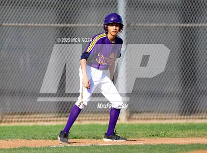 Thumbnail 1 in Paramount vs. Lynwood photogallery.