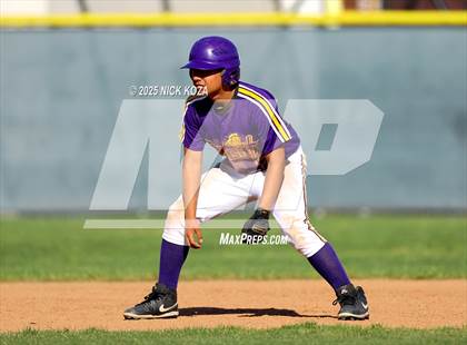 Thumbnail 2 in Paramount vs. Lynwood photogallery.