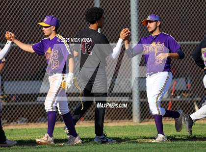 Thumbnail 3 in Paramount vs. Lynwood photogallery.