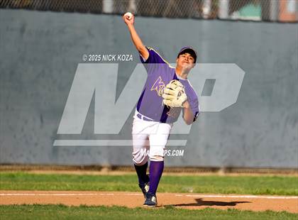 Thumbnail 1 in Paramount vs. Lynwood photogallery.